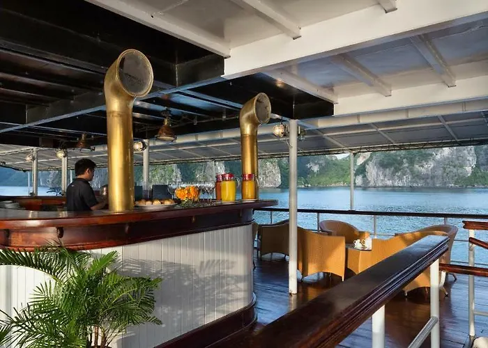 Emeraude Classic Cruises Khách sạn 4*