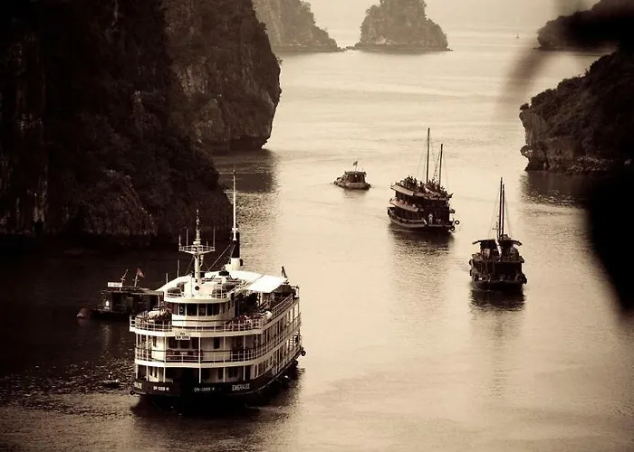 Emeraude Classic Cruises Khách sạn Hạ Long