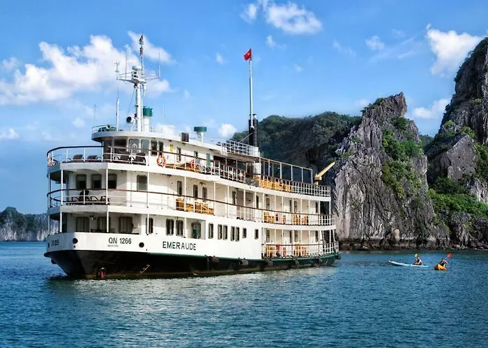Khách sạn Emeraude Classic Cruises