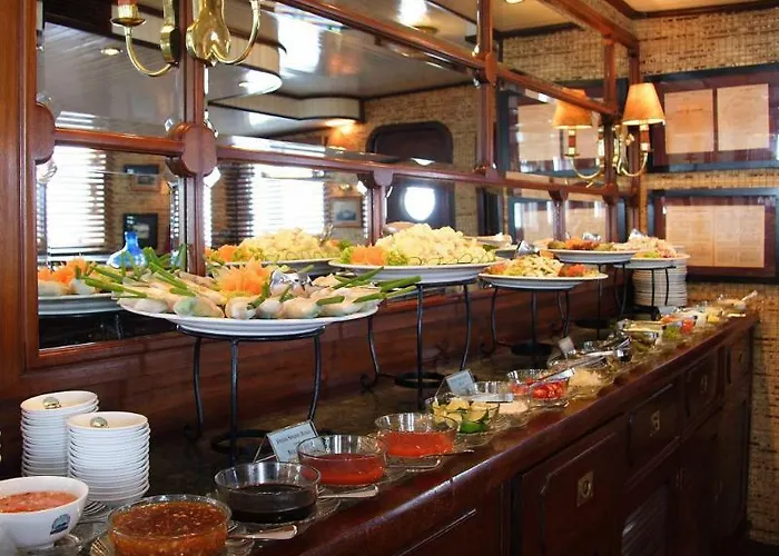 Khách sạn Emeraude Classic Cruises