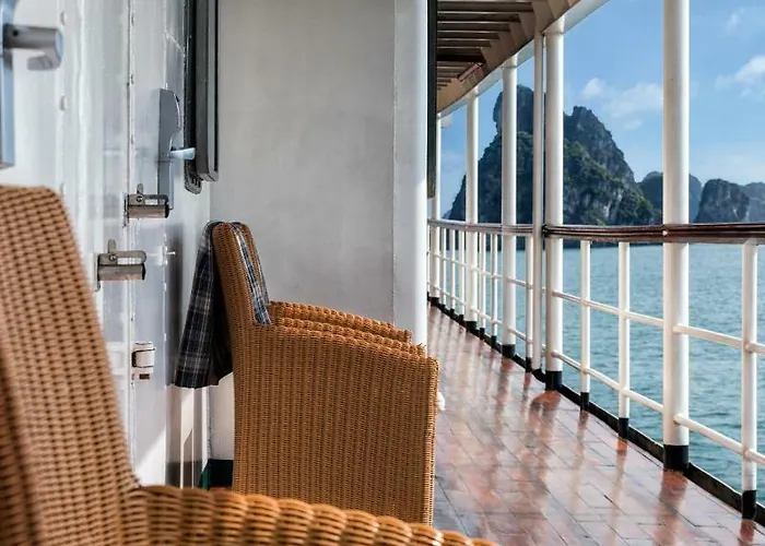 Emeraude Classic Cruises Khách sạn 4*