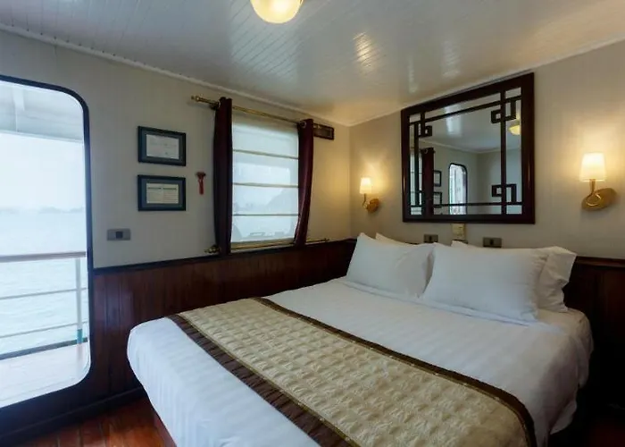 Khách sạn Emeraude Classic Cruises