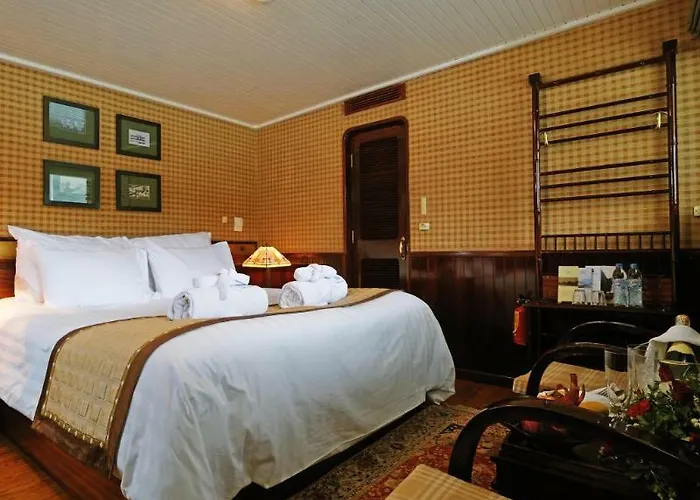 Emeraude Classic Cruises Khách sạn